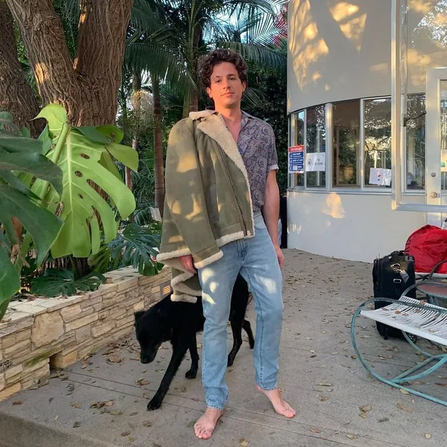 7 Potret Terbaru Charlie Puth