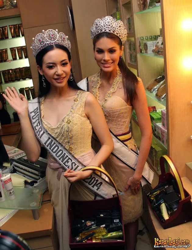 Gabriela Isler, Elvira Devinamira, Miss Universe 2013, Puteri Indonesia 2014