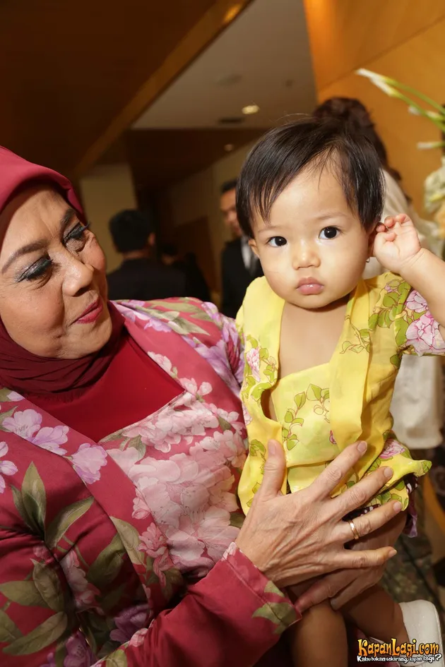 Turun Tanah, Ayu Dewi