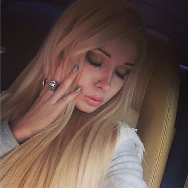 Yuk Intip Foto-Foto Selfie Barbie Hidup Valeria Lukyanova - KapanLagi.com