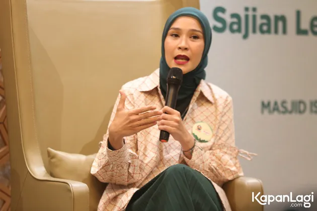 Zaskia Mecca Ajari Anak Berbagi