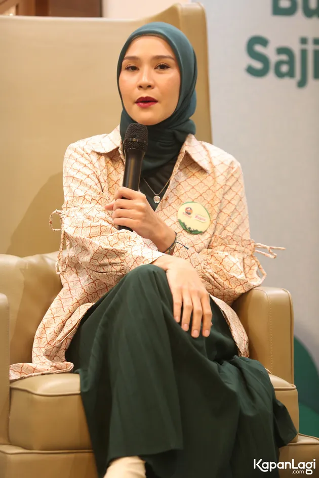 Zaskia Mecca Ajari Anak Berbagi