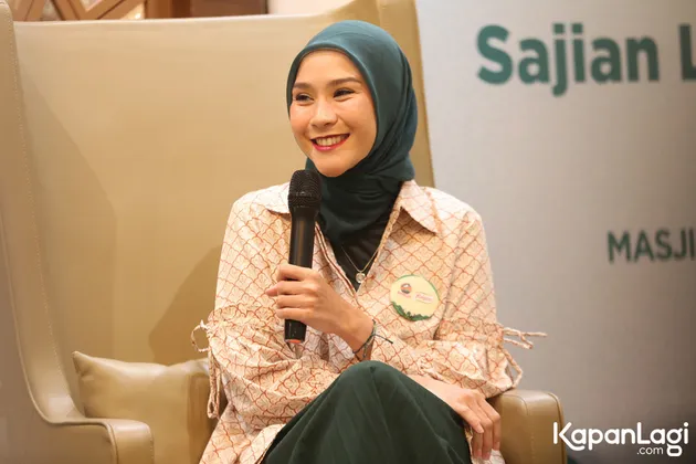 Zaskia Mecca Ajari Anak Berbagi