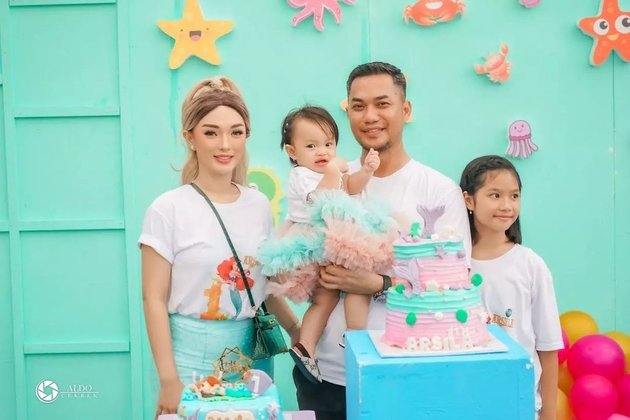 Zaskia Gotik Accused of Neglecting Stepchild at Aqila's Birthday, Here are a Series of Captured Moments