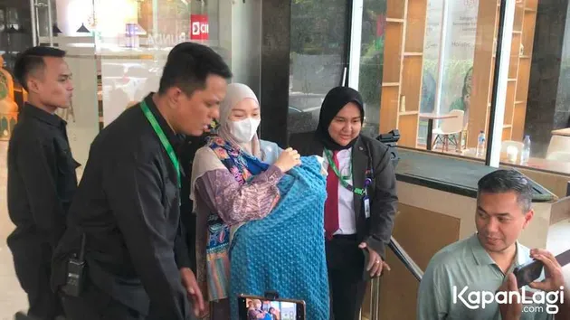 Zaskia Gotik Melahirkan Anak Ketiga