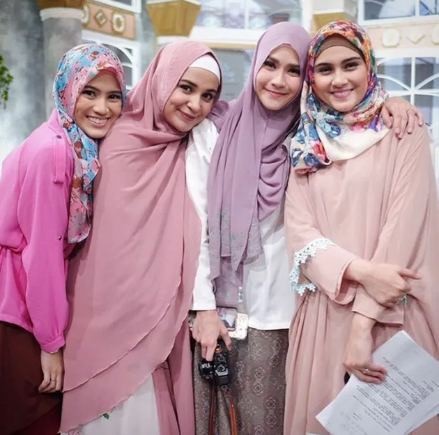empat aktris berhijab