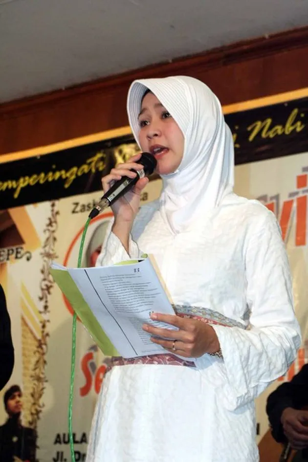 zaskia_adya_mecca_puisi