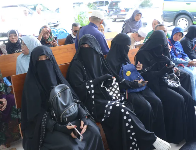 Mengaku Kena Sihir, Indadari Istri Caisar Jalani Ruqyah Mengaku Kena Sihir, Indadari Istri Caisar Jalani Ruqyah video viral info traveling info teknologi info seks info properti info kuliner info kesehatan foto viral berita ekonomi