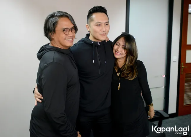 Demian bersama istri dan kakak Echon © KapanLagi.com®/Bayu Herdianto