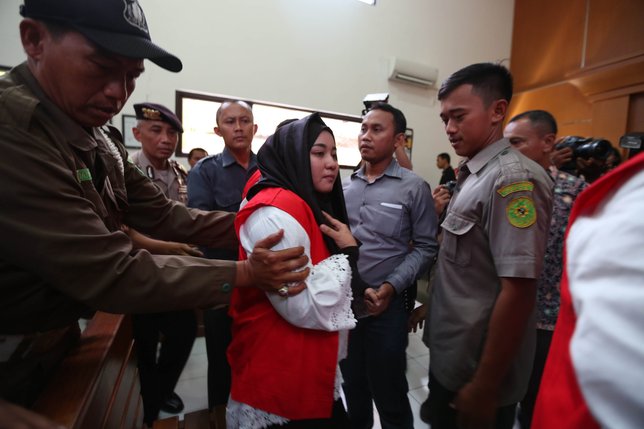 Sidang perdana kasus penipuan Anniesa Hasibuan digelar dan dihadiri para korban © KapanLagi.com/Budy Santoso