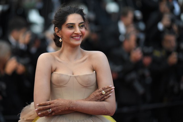 Cincin kawin Sonam Kapoor, nilainya Rp 1,8 miliar ©AFP