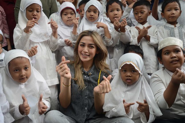 Jessica Iskandar dan Girls Squad kunjungi Rumah Singgah Bina Anak Pertiwi © KapanLagi.com/Bayu Herdianto