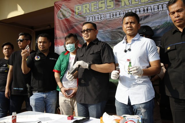 Reza Bukan hanya terdiam saat ditanya awak media atas penangkapannya © KapanLagi.com/Akbar Prabowo Triyuwono