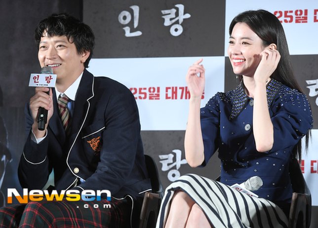 Kang Dong Won membahas soal rumor pacaran dengan Han Hyo Joo. © Newsen
