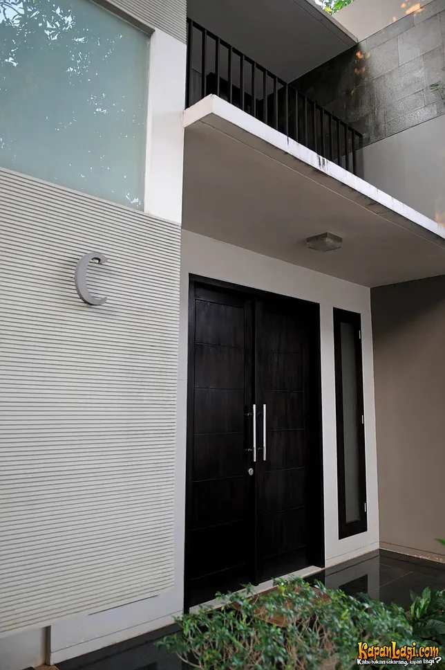 Galeri Foto Rumah Si Cantik Luna Maya - Simple Namun Mewah ...