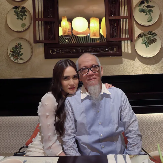 Hasil gambar untuk shandy aulia dan ayahnya