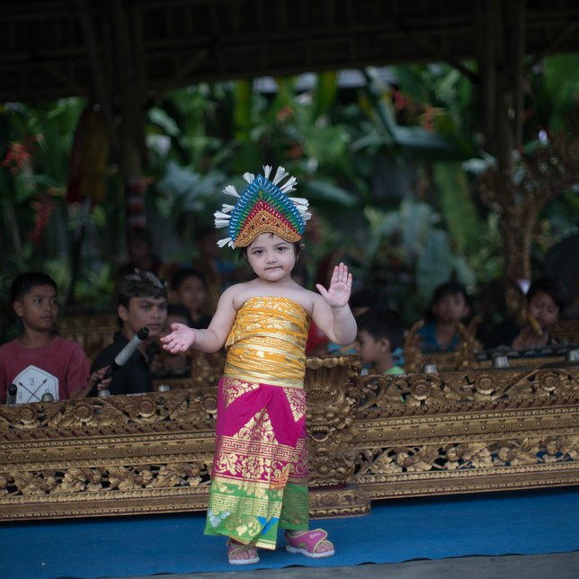 FOTO Baby Arsy dan Arsya Pakai Baju Adat Bali Cute 