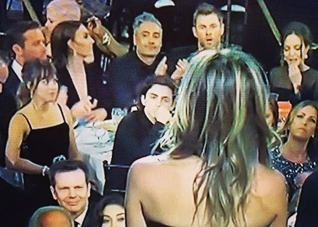Benarkah Angelina Jolie tak mau melihat Aniston? Credit: Twitter.com