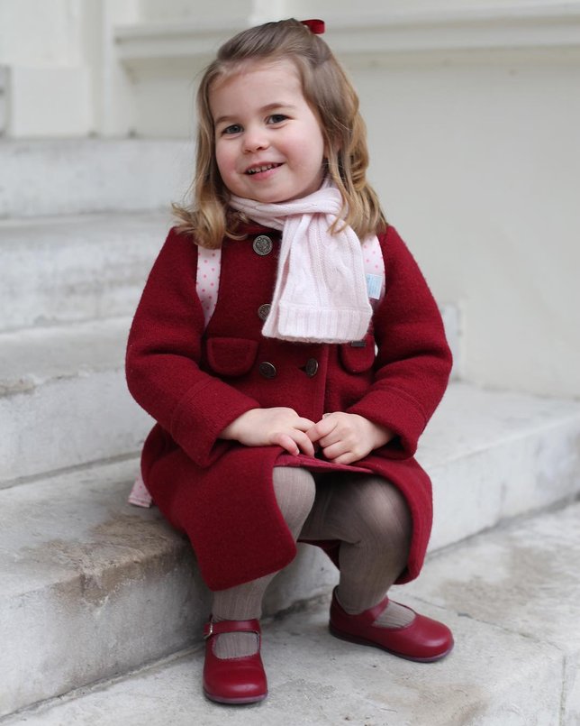 Putri Charlotte tampil cantik di hari pertamanya sekolah. Credit: Instagram.com/kensingtonroyal