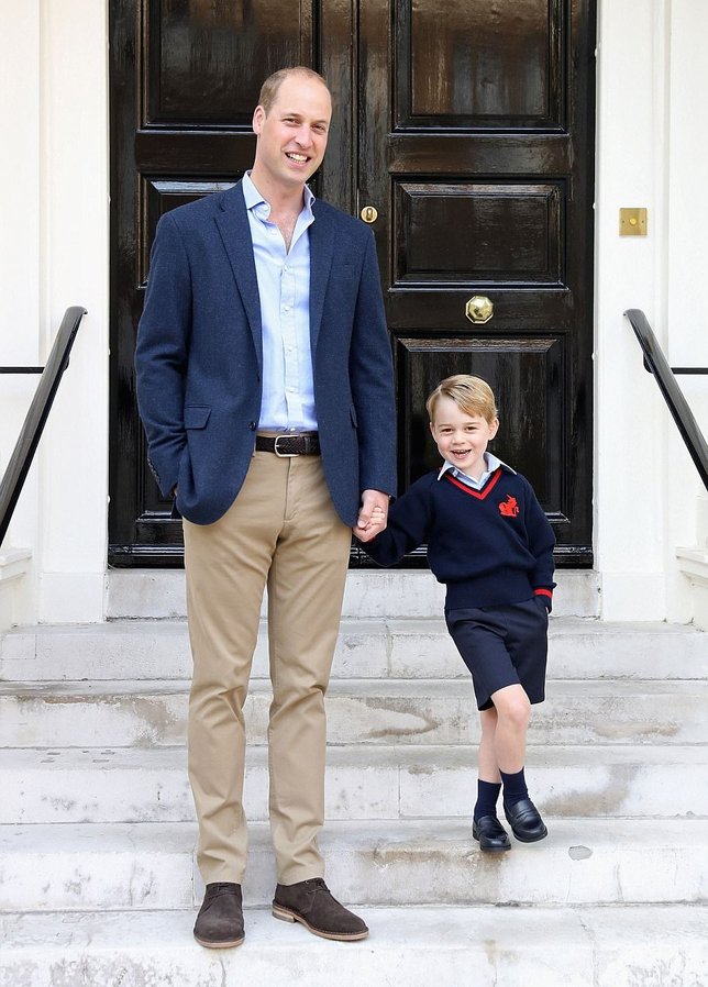 Pangeran George juga berfoto di Istana Kensington. Credit: Instagram.com/kensingtonroyal