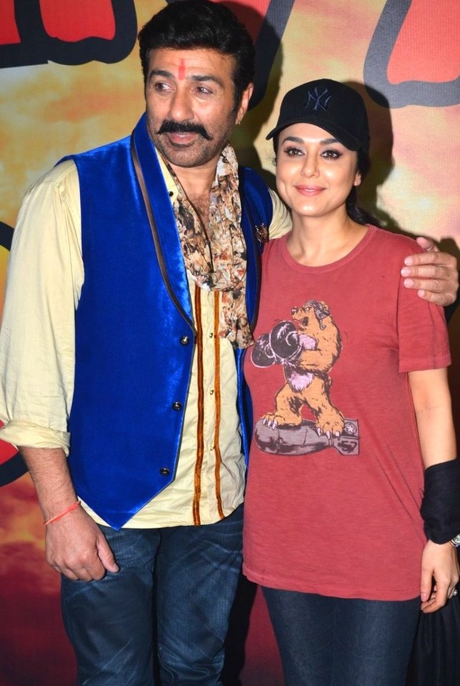 Preity bersama Sunny Deol di film BHAIYYAJI SUPERHIT yang jadi penanda kembalinya sang aktris di dunia film ©SpotboyE