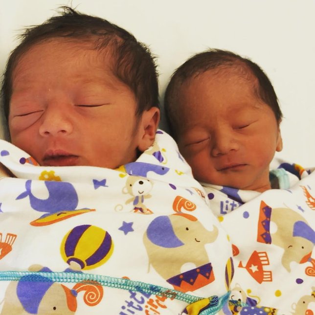 Kadek Devi Melahirkan Anak Kembar Cowok, Dua Jagoan 