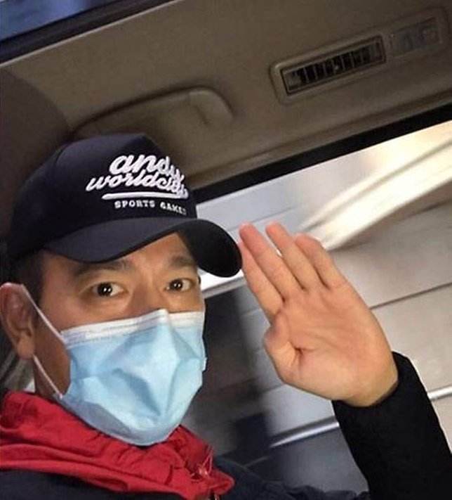 Andy Lau saat pulang dari rumah sakit. ©toggle.sg