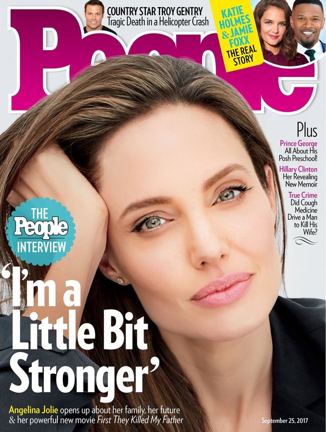 Angelina Jolie jadi cover story majalah People © People