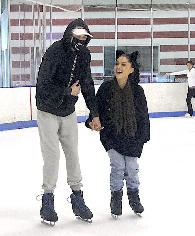 Gandengan terus, Ariana dan Pete tak terpisahkan © Splashnews via dailymail.co.uk