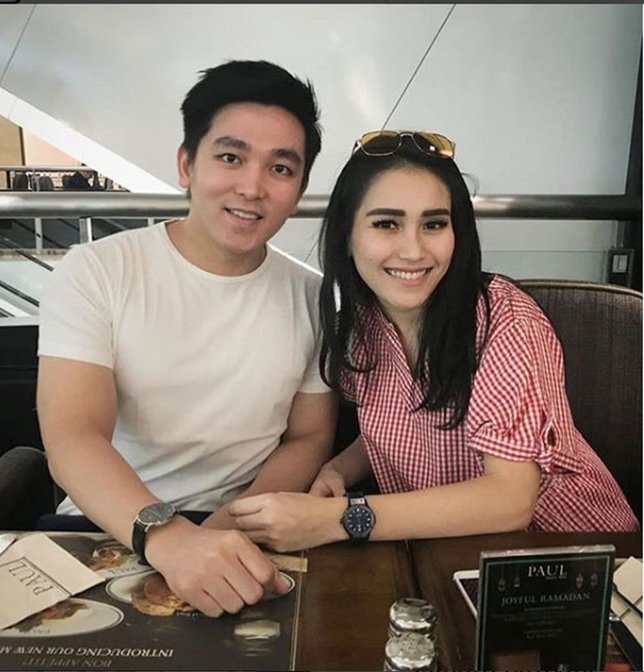 Kebersamaan Ayu Ting Ting dan Ervan yang menimbulkan tanda tanya. © instagram.com/drervan