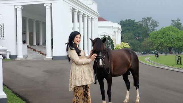 Pemotretan kehamilan Kahiyang Ayu di Istana Bogor ©instagram/bennusorumba