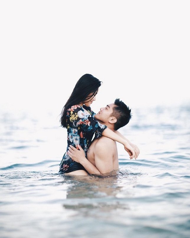 Kemesraan Boy dan Karen liburan di Bali. /©instagram.com/karbearv