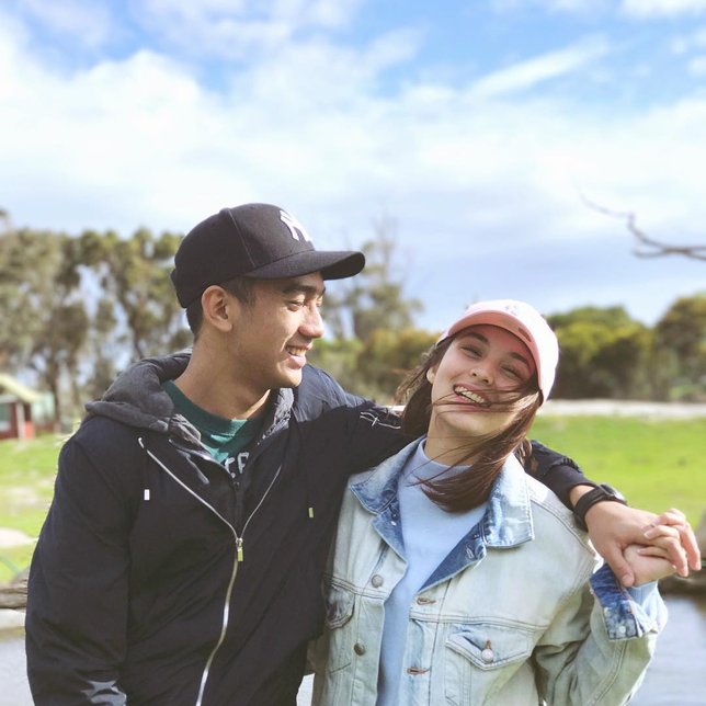  Caption  Foto  Romantis  Bareng  Pacar  Kata Kata  Mutiara