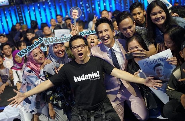 Para 'KuDaniel' bersama dengan Armand Maulana dan Daniel Mananta (credit : instagram.com/armandmaulana04)