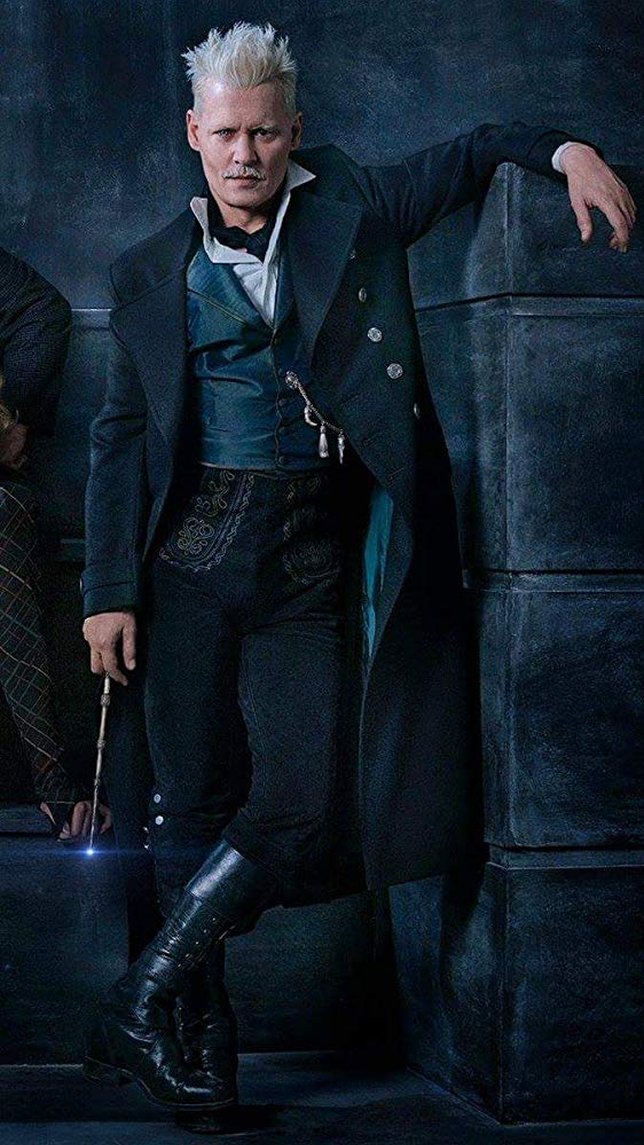 Peran Johnny Depp sebagai penyihir hitam, Gellert Grindelwald di FANTASTIC BEAST © Warner Bros. Entertainment Inc. 