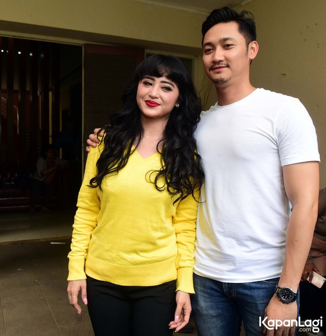 Dewi Perssik dan Angga Wijaya © Kapanlagi.com/Muhammad Akrom Sukarya