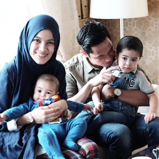 Meski Sibuk, Dude Harlino Tetap Tak Lupa Kewajiban Sebagai Kepala Rumah Tangga Meski Sibuk, Dude Harlino Tetap Tak Lupa Kewajiban Sebagai Kepala Rumah Tangga video viral info traveling info teknologi info seks info properti info kuliner info kesehatan foto viral berita ekonomi