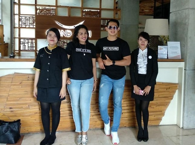 Foto Elly dan Irfan di hotel Grand Guci Bandung. © Instagram/elysugigi_real_