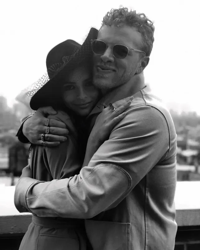 Foto pertama yang diunggah Emily setelah menikah. (credit: instagram.com/emrata)