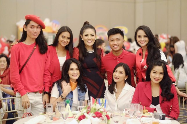 Momen kebersamaan Erich dengan para selebriti. Credit: via Dokumentasi Pribadi