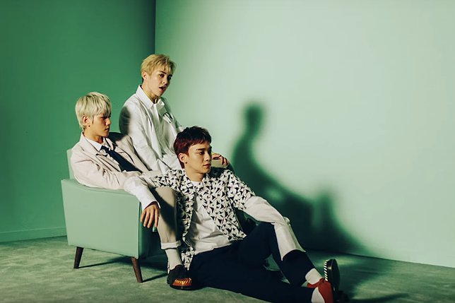 EXO-CBX curhat pesannya yang dibalas Sehun. © PopCrush