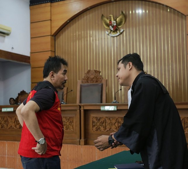 Sidang Gatot terpaksa ditunda sampai April 2018 mendatang.  © KapanLagi.com/Agus Apriyanto