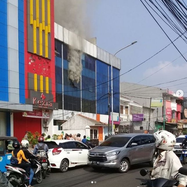 Gedung StarVision alami kebakaran pagi ini (credit: instagram.com/jktinfo)