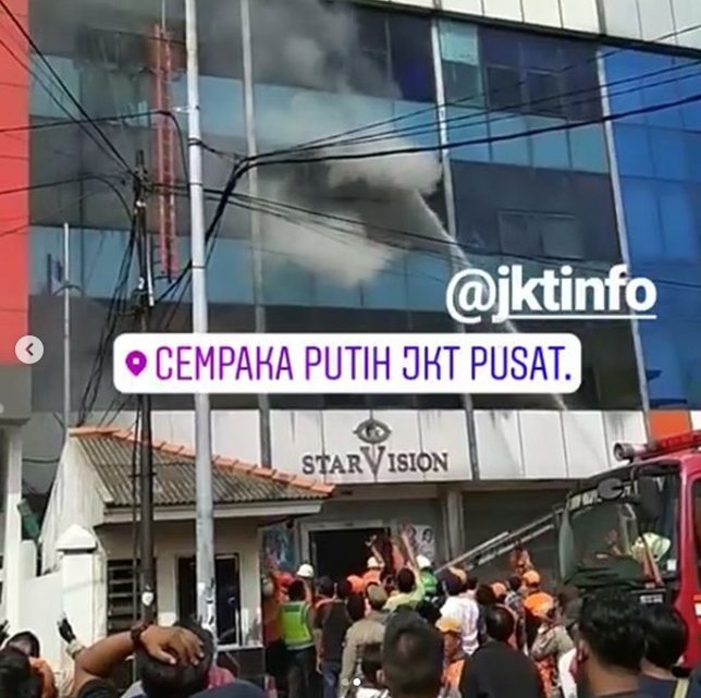 15 unit mobil pemadam dikerahkan (credit: instagram.com/jktinfo)