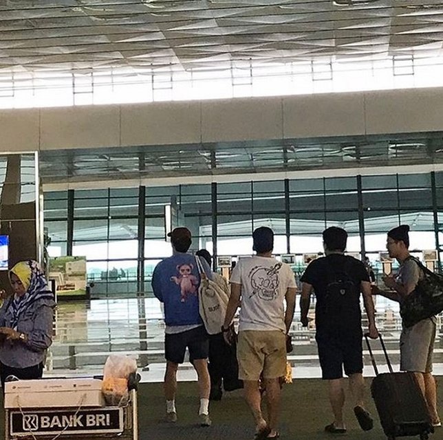 Para penggemar drama GOBLIN dikejutkan dengan sebuah penampakkan yang familiar di Bandara Internasional Soekarno-Hatta Jakata.  /©instagram.com/gongyooofficial