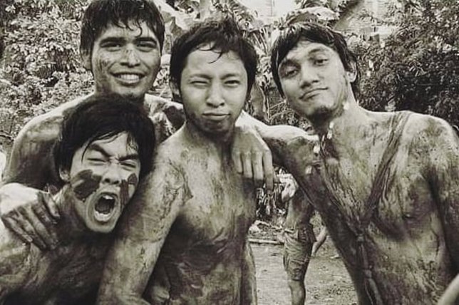 Rizky Hanggono Unggah Foto Lawas Dengan Pemain Film 