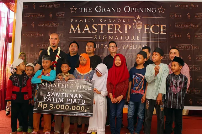 Dhani sumbang sebagian harta untuk anak yatim piatu © KapanLagi.com®/Mathias Purwanto