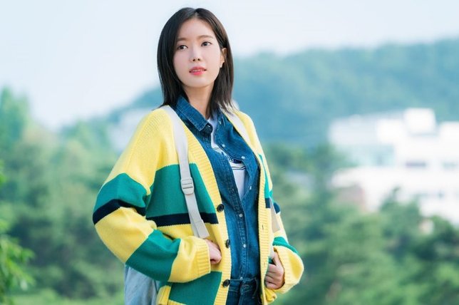 Im Soo Hyang perankan gadis yang kerap dibully karena wajahnya dan kemudian memutuskan oplas. © JTBC