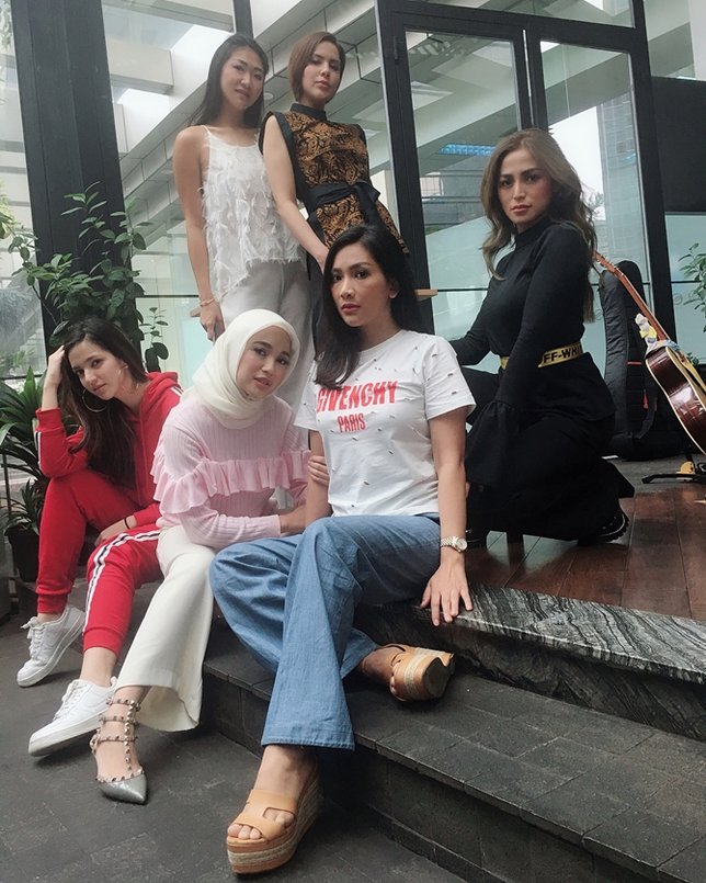 Chaha bersama Girlsquad. © Instagram.com/chafrederica