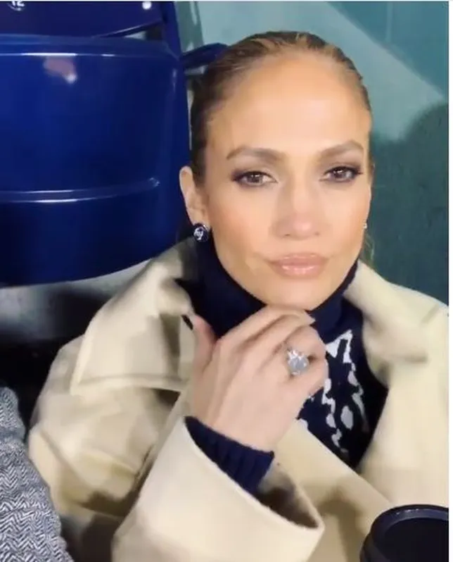 Apakah cincin di jari J-Lo adalah tanda pertunangan? (instagram.com/arod 15/11/2018 13:07)